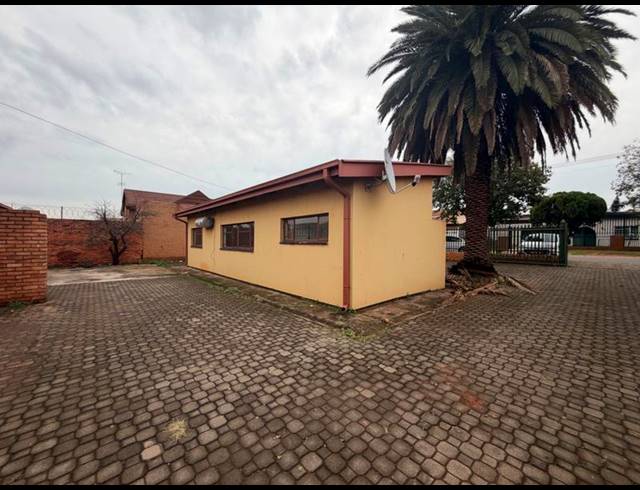 3 BEDROOM PROPERTY TO RENT IN LAUDIUM